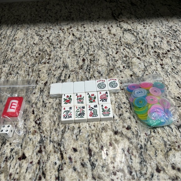 Classic Mahjong Tile Set with Dice - Picture 2 of 8